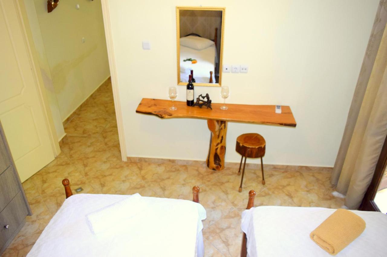 Dourios Ippos Apartments Frikes 外观 照片
